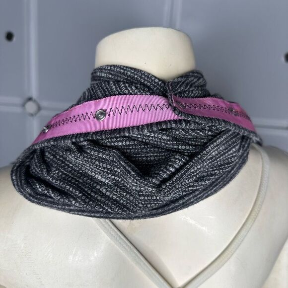 LULULEMON IVVIVA Village Chill Snap Button Infinity Scarf - Picture 3 of 9
